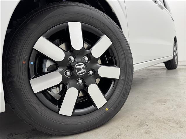 フリード ｅ：ＨＥＶエアー　ＥＸ　登録済未使用車　純正９型ナビ　バックカメラ　ホンダセンシング　レーダークルコン　衝突軽減ブレーキ　レーンキープ　アクセル踏み間違い防止　ＢＳＭ　両側電動スライドドア　シートヒーター　純正１５インチＡＷ（41枚目）