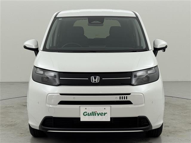 フリード ｅ：ＨＥＶエアー　ＥＸ　登録済未使用車　純正９型ナビ　バックカメラ　ホンダセンシング　レーダークルコン　衝突軽減ブレーキ　レーンキープ　アクセル踏み間違い防止　ＢＳＭ　両側電動スライドドア　シートヒーター　純正１５インチＡＷ（42枚目）