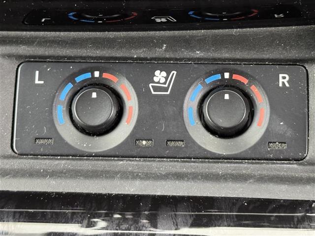 アルファード ２．５Ｓ　Ｃパッケージ　サンルーフ　純正ディスプレイオーディオナビ（ＢＴ　フルセグＴＶ）　バックカメラ　ビルトインＥＴＣ　トヨタセーフティセンス　シートベンチレーション　パワーシート　コーナーセンサー　オートライト（12枚目）