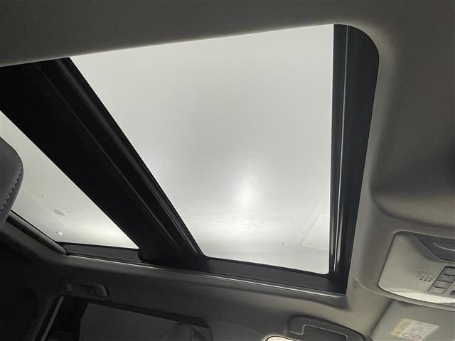 ＲＡＶ４ Ｇ　Ｚパッケージ　社外１０インチフローティングＳＤナビ　バックカメラ　レーダークルーズ　プリクラッシュセーフティ　ＴＲＤエアロ　パノラマルーフ　デジタルインナーミラー　クリアランスソナー　ドラレコ　ＥＴＣ　シートヒータ（8枚目）