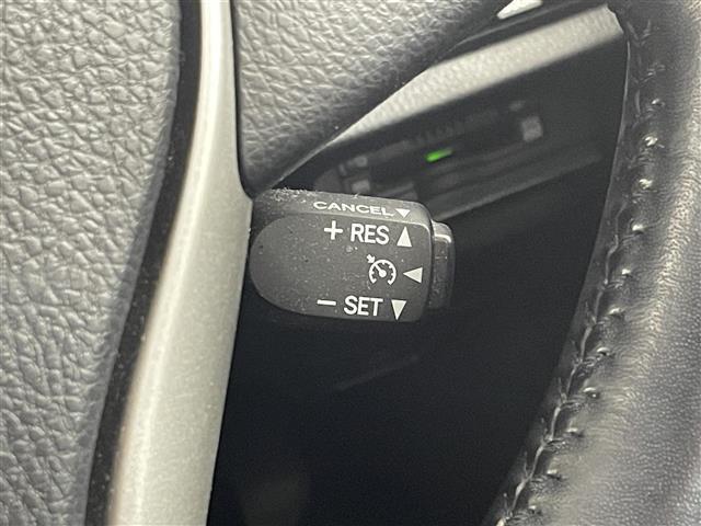 ノア ハイブリッドＳｉ　ダブルバイビーＩＩＩ　純正１０型ナビ（ＣＤ　ＤＶＤ　ＢＴ　フルセグＴＶ）　バックカメラ　ビルトインＥＴＣ　トヨタセーフティセンス　プリクラッシュセーフティ　レーンキープアシスト　オートハイビーム　クルーズコントロール（9枚目）