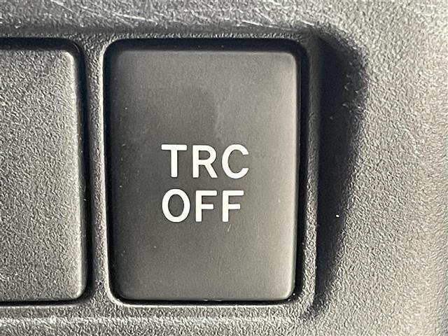 ノア ハイブリッドＳｉ　ダブルバイビーＩＩＩ　純正１０型ナビ（ＣＤ　ＤＶＤ　ＢＴ　フルセグＴＶ）　バックカメラ　ビルトインＥＴＣ　トヨタセーフティセンス　プリクラッシュセーフティ　レーンキープアシスト　オートハイビーム　クルーズコントロール（24枚目）