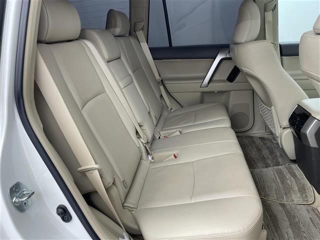 ランドクルーザープラド ＴＸ　Ｌパッケージ　マットブラックエディション　９インチＤＡ＋Ｔ－Ｃｏｎｎｅｃｔナビ　ＭｉｒａＣＡＳＴ　ＢＴ　ラジオ　パノラミックビューモニター　ムーンルーフ　トヨタセーフティセンス　レーダークルコン　ＥＴＣ２．０　寒冷地仕様　シートヒーター（15枚目）