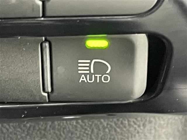 プリウス Ｓセーフティプラス　純正９型ナビ（ＣＤ　ＤＶＤ　ＢＴ　フルセグＴＶ）　バックカメラ　ビルトインＥＴＣ　ドライブレコーダー　トヨタセーフティセンス　プリクラッシュセーフティ　レーンキープアシスト　オートハイビーム（8枚目）