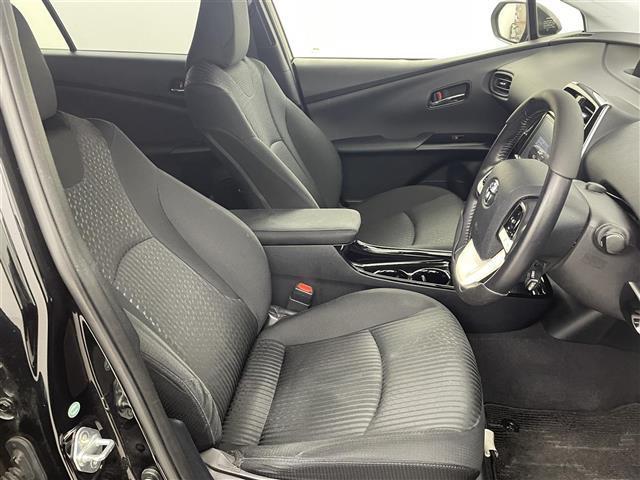 プリウス Ｓセーフティプラス　純正９型ナビ（ＣＤ　ＤＶＤ　ＢＴ　フルセグＴＶ）　バックカメラ　ビルトインＥＴＣ　ドライブレコーダー　トヨタセーフティセンス　プリクラッシュセーフティ　レーンキープアシスト　オートハイビーム（15枚目）