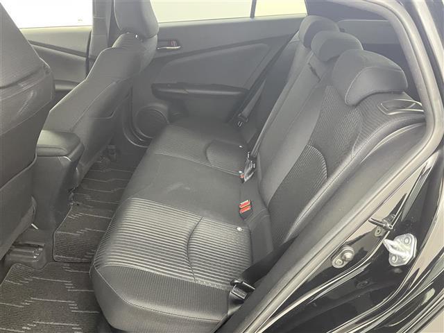 プリウス Ｓセーフティプラス　純正９型ナビ（ＣＤ　ＤＶＤ　ＢＴ　フルセグＴＶ）　バックカメラ　ビルトインＥＴＣ　ドライブレコーダー　トヨタセーフティセンス　プリクラッシュセーフティ　レーンキープアシスト　オートハイビーム（37枚目）