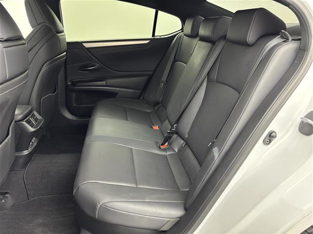 ＥＳ ＥＳ３００ｈ　Ｆスポーツ　サンルーフ　純正ナビ　バックカメラ　ＥＴＣ　衝突軽減　クルコン　レーンキープ　横滑り防止　ＢＳＭ　アクセル踏み間違い　パワーバックドア　シートヒーター　ハンドルヒーター　３眼ＬＥＤ　パドルシフト（35枚目）