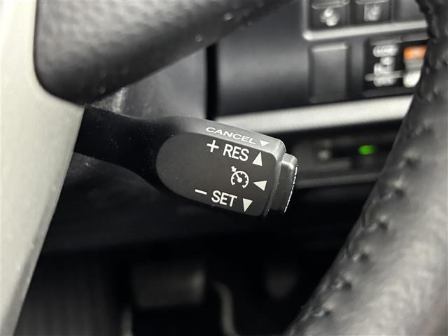 ヴォクシー ＺＳ　煌ＩＩ　後席モニター　両側パワースライドドア　純正１０型ナビ／フルセグＴＶ／ＢＴ　バックカメラ　ＥＴＣ　クルコン　衝突軽減　レーンキープ　コーナーセンサー　アイドリング　オートハイビーム　純正１６インチＡＷ（7枚目）