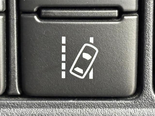 ヴォクシー ＺＳ　煌ＩＩ　後席モニター　両側パワースライドドア　純正１０型ナビ／フルセグＴＶ／ＢＴ　バックカメラ　ＥＴＣ　クルコン　衝突軽減　レーンキープ　コーナーセンサー　アイドリング　オートハイビーム　純正１６インチＡＷ（9枚目）