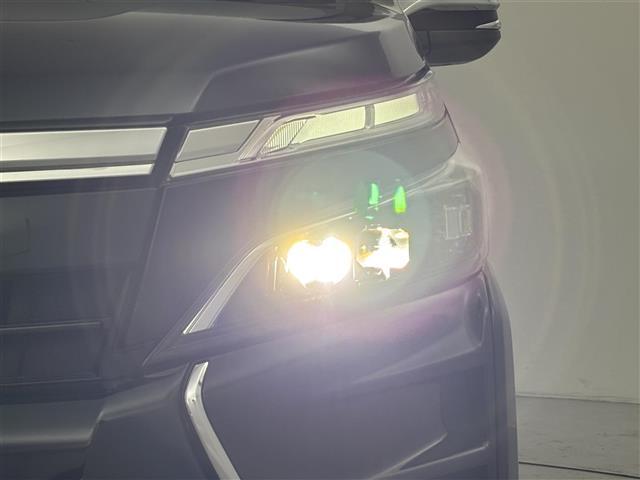 ヴォクシー ＺＳ　煌ＩＩ　後席モニター　両側パワースライドドア　純正１０型ナビ／フルセグＴＶ／ＢＴ　バックカメラ　ＥＴＣ　クルコン　衝突軽減　レーンキープ　コーナーセンサー　アイドリング　オートハイビーム　純正１６インチＡＷ（40枚目）