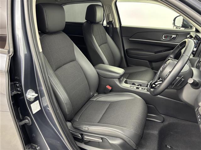 ヴェゼル ｅ：ＨＥＶ　Ｚ　純正９型ナビ　バックカメラ　ワイヤレス充電　ＥＴＣ　前後ドラレコ　衝突軽減　レーダークルコン　レーンキープ　コーナーセンサー　パワーバックドア　ダウンヒルアシスト　シートヒーター　純正１８インチＡＷ（14枚目）