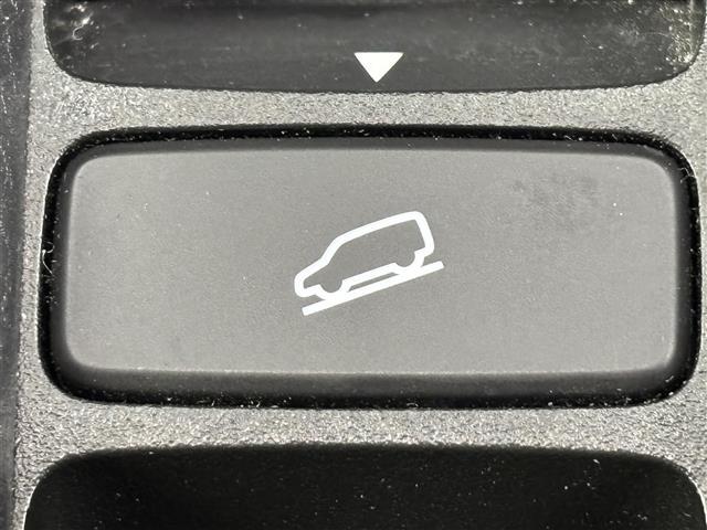ヴェゼル ｅ：ＨＥＶ　Ｚ　純正９型ナビ　バックカメラ　ワイヤレス充電　ＥＴＣ　前後ドラレコ　衝突軽減　レーダークルコン　レーンキープ　コーナーセンサー　パワーバックドア　ダウンヒルアシスト　シートヒーター　純正１８インチＡＷ（30枚目）