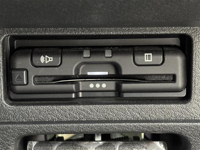 ノート Ｘ　純正ナビ　全方位カメラ　エマージェンシーブレーキ　レーンアシスト　ＢＳＭ　プロパイロット　アイドリングストップ　ドライブモード　デジタルルームミラー　置くだけ充電　ＥＴＣ　ドラレコ　純正アルミホイール（13枚目）