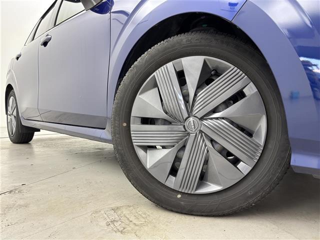 ノート Ｘ　純正ナビ　全方位カメラ　エマージェンシーブレーキ　レーンアシスト　ＢＳＭ　プロパイロット　アイドリングストップ　ドライブモード　デジタルルームミラー　置くだけ充電　ＥＴＣ　ドラレコ　純正アルミホイール（18枚目）