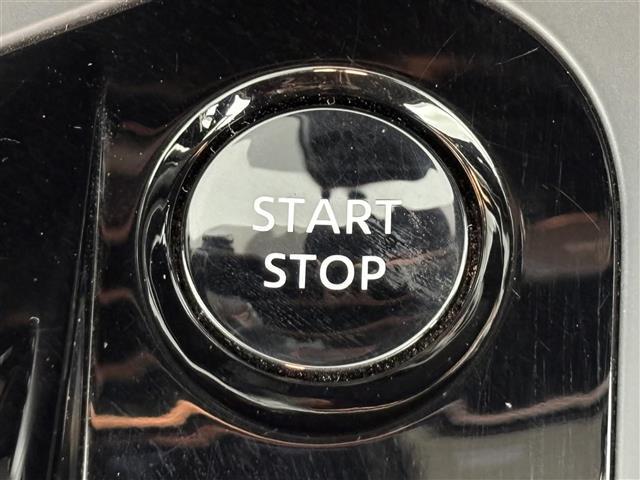 ノート Ｘ　純正ナビ　全方位カメラ　エマージェンシーブレーキ　レーンアシスト　ＢＳＭ　プロパイロット　アイドリングストップ　ドライブモード　デジタルルームミラー　置くだけ充電　ＥＴＣ　ドラレコ　純正アルミホイール（21枚目）