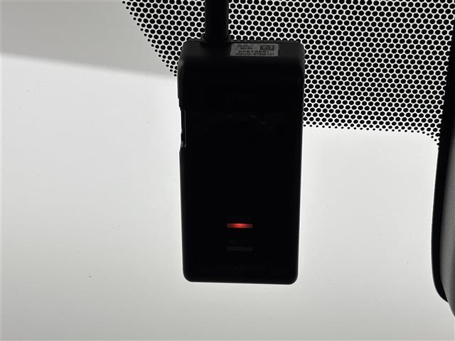 シエンタ Ｇ　クエロ　純正ナビ／フルセグＴＶ／ＢＴ　バックカメラ　ＥＴＣ　ドラレコ　両側パワースライドドア　衝突軽減　レーンキープ　コーナーセンサー　横滑り防止　オートハイビーム　アイドリング　ＬＥＤ　オートライト（8枚目）