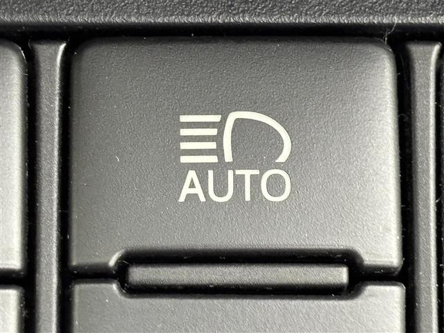 シエンタ Ｇ　クエロ　純正ナビ／フルセグＴＶ／ＢＴ　バックカメラ　ＥＴＣ　ドラレコ　両側パワースライドドア　衝突軽減　レーンキープ　コーナーセンサー　横滑り防止　オートハイビーム　アイドリング　ＬＥＤ　オートライト（12枚目）