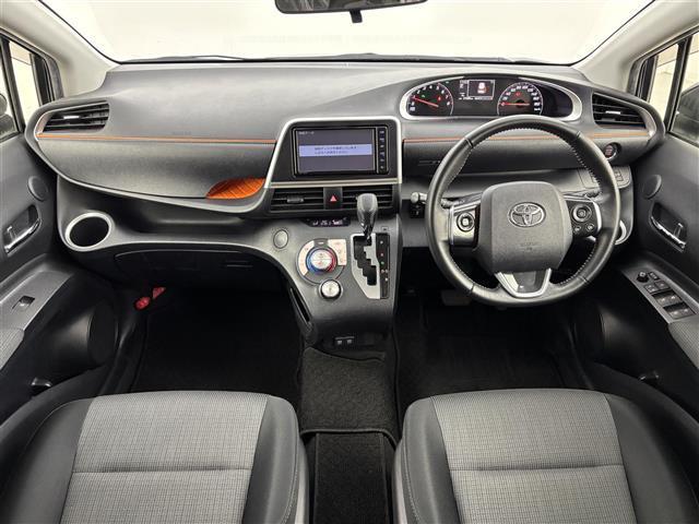 シエンタ Ｇ　純正ナビ／フルセグＴＶ／ＢＴ　全方位　両側パワースライドドア　ビルトインＥＴＣ　衝突軽減　レーンキープ　コーナーセンサー　横滑り防止　アイドリング　オートハイビーム　ＬＥＤ　革巻きステアリング（3枚目）