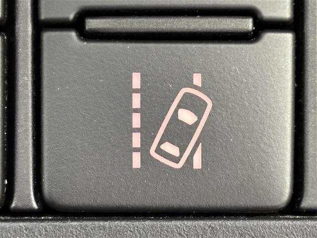 シエンタ Ｇ　純正ナビ／フルセグＴＶ／ＢＴ　全方位　両側パワースライドドア　ビルトインＥＴＣ　衝突軽減　レーンキープ　コーナーセンサー　横滑り防止　アイドリング　オートハイビーム　ＬＥＤ　革巻きステアリング（10枚目）