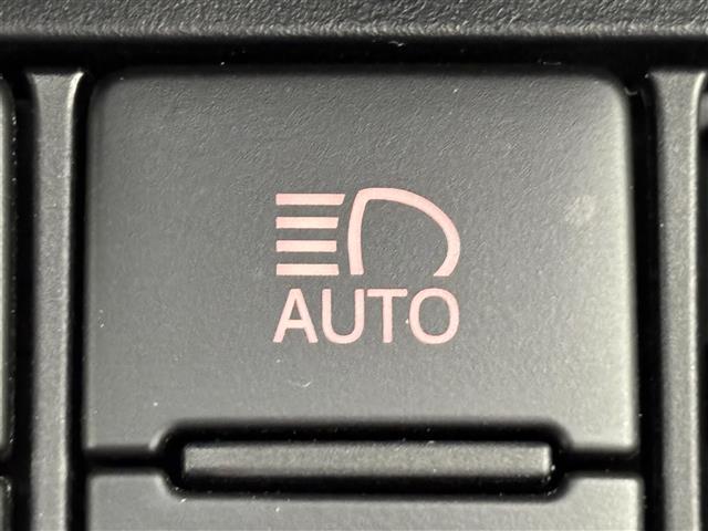 シエンタ Ｇ　純正ナビ／フルセグＴＶ／ＢＴ　全方位　両側パワースライドドア　ビルトインＥＴＣ　衝突軽減　レーンキープ　コーナーセンサー　横滑り防止　アイドリング　オートハイビーム　ＬＥＤ　革巻きステアリング（13枚目）