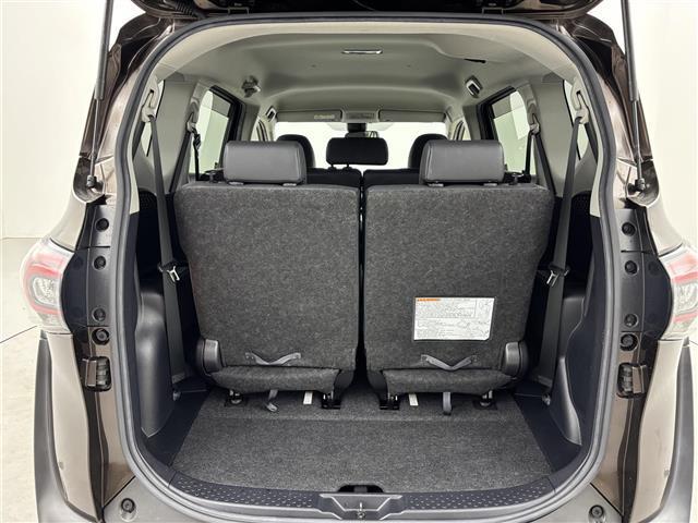 シエンタ Ｇ　クエロ　純正７型ナビ　全方位カメラ　衝突軽減ブレーキ　車線逸脱警報　オートハイビーム　ハーフレザーシート　両側電動スライドドア　　プッシュスタート　純正１５インチアルミ　ＥＴＣ　ＬＥＤヘッドライト　フォグ（17枚目）