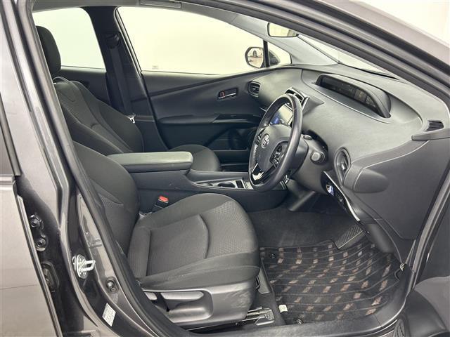 プリウス Ｓ　純正９型ナビ　フルセグ　衝突軽減　　ＬＤＡ　オートハイビーム　コーナーセンサー　レーダークルーズコントロール　バックカメラ　ＥＴＣ　純正ドライブレコーダー　プッシュスタート　純正１５インチＡＷ（14枚目）