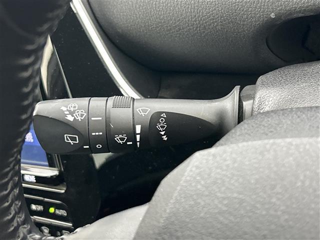 プリウス Ｓ　純正９型ナビ　フルセグ　衝突軽減　　ＬＤＡ　オートハイビーム　コーナーセンサー　レーダークルーズコントロール　バックカメラ　ＥＴＣ　純正ドライブレコーダー　プッシュスタート　純正１５インチＡＷ（24枚目）