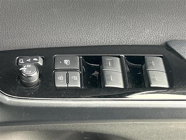 プリウス Ｓ　純正９型ナビ　フルセグ　衝突軽減　　ＬＤＡ　オートハイビーム　コーナーセンサー　レーダークルーズコントロール　バックカメラ　ＥＴＣ　純正ドライブレコーダー　プッシュスタート　純正１５インチＡＷ（28枚目）