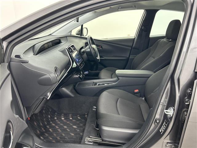 プリウス Ｓ　純正９型ナビ　フルセグ　衝突軽減　　ＬＤＡ　オートハイビーム　コーナーセンサー　レーダークルーズコントロール　バックカメラ　ＥＴＣ　純正ドライブレコーダー　プッシュスタート　純正１５インチＡＷ（37枚目）