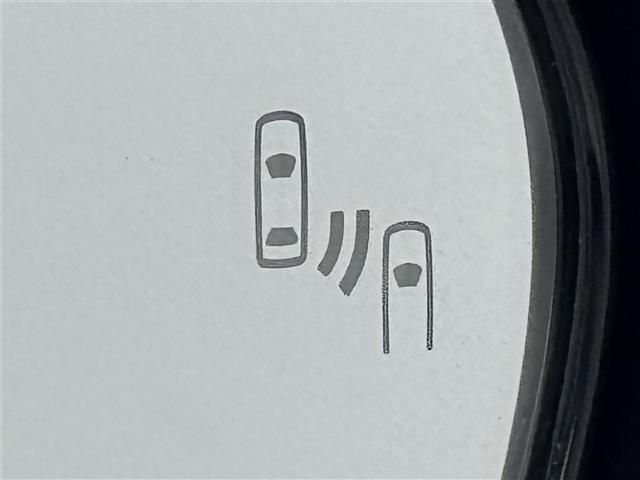 ヤリスクロス ハイブリッドＧ　純正ディスプレイオーディオ　ナビキット　全方位カメラ　プリクラッシュセーフティ　ＬＴＡ　ＡＨＢ　レーダークルーズコントロール　ＢＳＭ　ソナー　電動パーキングブレーキ　ＥＴＣ２．０　純正アルミ（8枚目）