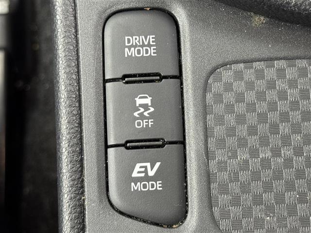 ヤリスクロス ハイブリッドＧ　純正ディスプレイオーディオ　ナビキット　全方位カメラ　プリクラッシュセーフティ　ＬＴＡ　ＡＨＢ　レーダークルーズコントロール　ＢＳＭ　ソナー　電動パーキングブレーキ　ＥＴＣ２．０　純正アルミ（14枚目）