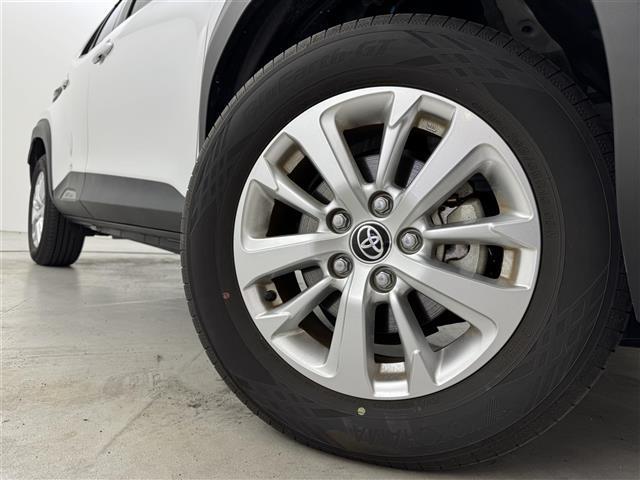 ヤリスクロス ハイブリッドＧ　純正ディスプレイオーディオ　ナビキット　全方位カメラ　プリクラッシュセーフティ　ＬＴＡ　ＡＨＢ　レーダークルーズコントロール　ＢＳＭ　ソナー　電動パーキングブレーキ　ＥＴＣ２．０　純正アルミ（19枚目）