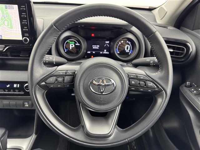 ヤリスクロス ハイブリッドＧ　純正ディスプレイオーディオ　ナビキット　全方位カメラ　プリクラッシュセーフティ　ＬＴＡ　ＡＨＢ　レーダークルーズコントロール　ＢＳＭ　ソナー　電動パーキングブレーキ　ＥＴＣ２．０　純正アルミ（22枚目）