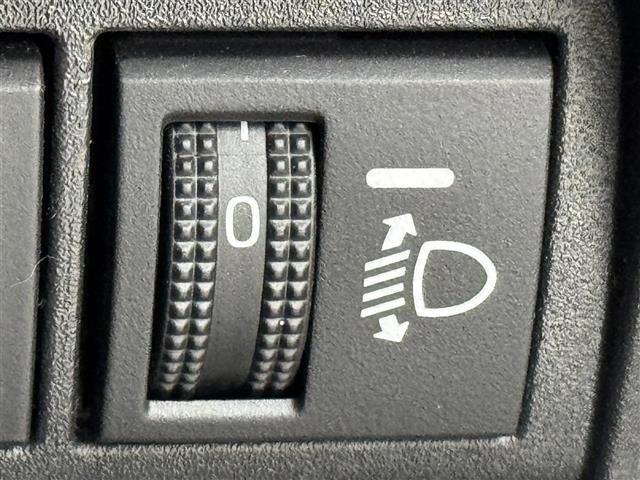 ヤリスクロス ハイブリッドＧ　純正ディスプレイオーディオ　ナビキット　全方位カメラ　プリクラッシュセーフティ　ＬＴＡ　ＡＨＢ　レーダークルーズコントロール　ＢＳＭ　ソナー　電動パーキングブレーキ　ＥＴＣ２．０　純正アルミ（28枚目）