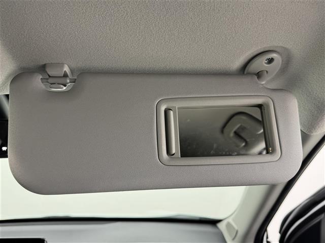 ヤリスクロス ハイブリッドＧ　純正ディスプレイオーディオ　ナビキット　全方位カメラ　プリクラッシュセーフティ　ＬＴＡ　ＡＨＢ　レーダークルーズコントロール　ＢＳＭ　ソナー　電動パーキングブレーキ　ＥＴＣ２．０　純正アルミ（33枚目）