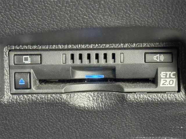 プリウス Aツーリングセレクション・ブラックエディション TRDエアロ 純正ディスプレイオーディオ ナビキット フルセグ 全方位カメラ パワーシート シートヒーター AC100Vコンセント パーキングアシスト HUD 衝突軽減 LDA ソナー BSM ETC(9枚目)