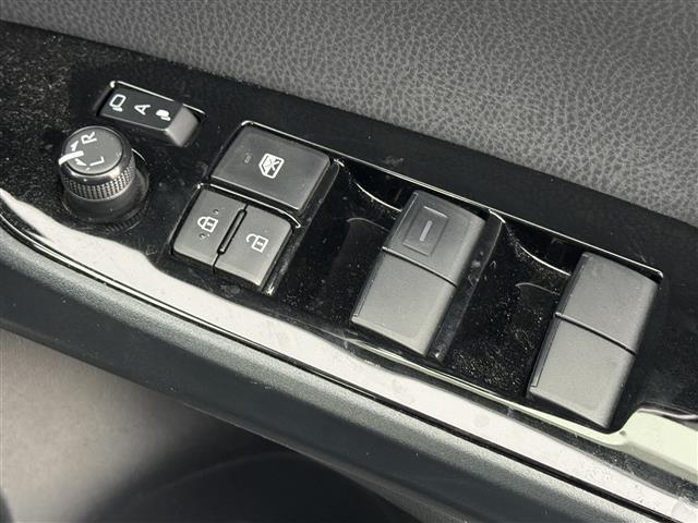 プリウス Aツーリングセレクション・ブラックエディション TRDエアロ 純正ディスプレイオーディオ ナビキット フルセグ 全方位カメラ パワーシート シートヒーター AC100Vコンセント パーキングアシスト HUD 衝突軽減 LDA ソナー BSM ETC(28枚目)