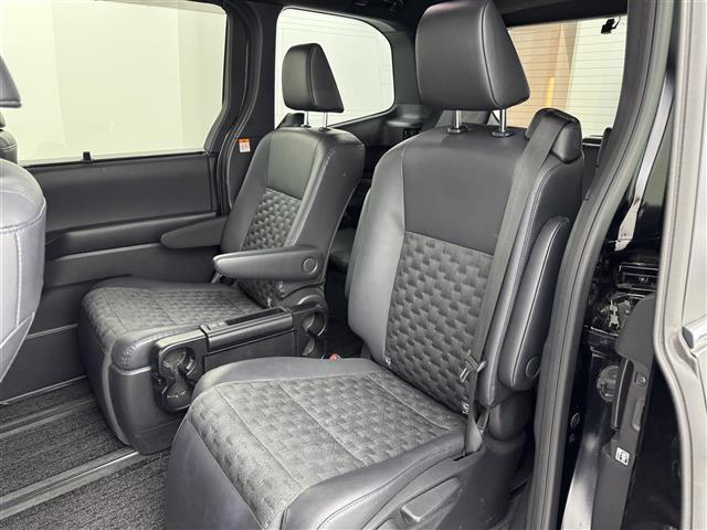 ヴォクシー Ｓ－Ｚ　後席モニター　純正ナビ　全方位　デジタルルームミラー　両側パワースライドドア　ドラレコ　ＥＴＣ　ＢＳＭ　衝突軽減　レーダークルコン　レーンキープ　コーナーセンサー　パワーバックドア　パーキングアシスト（35枚目）