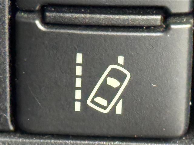 ヴォクシー ＺＳ　社外ナビ／フルセグＴＶ／ＢＴ　バックカメラ　片側パワースライドドア　ＥＴＣ　クルコン　衝突軽減　レーンキープ　横滑り防止　オートハイビーム　アイドリング　アクセル踏み間違い　純正１６インチＡＷ　ＬＥＤ（9枚目）