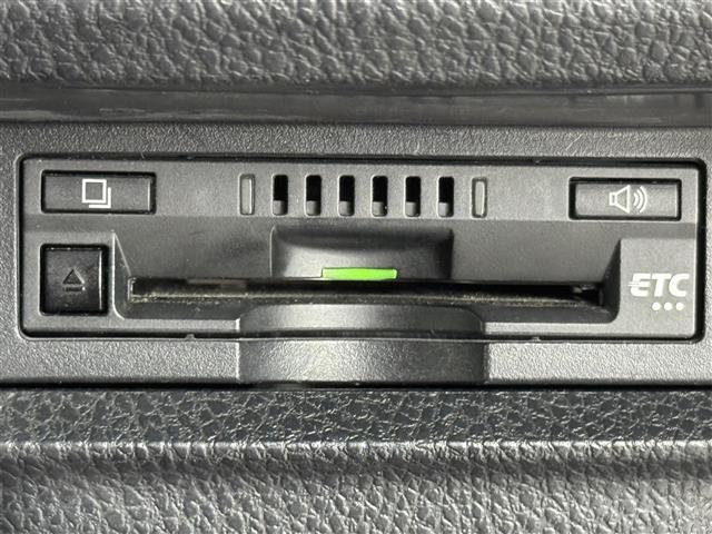 ヴォクシー ＺＳ　社外ナビ／フルセグＴＶ／ＢＴ　バックカメラ　片側パワースライドドア　ＥＴＣ　クルコン　衝突軽減　レーンキープ　横滑り防止　オートハイビーム　アイドリング　アクセル踏み間違い　純正１６インチＡＷ　ＬＥＤ（13枚目）