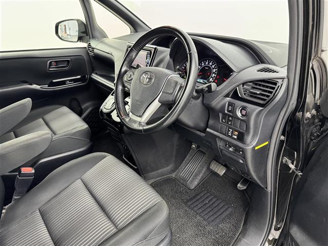 ヴォクシー ＺＳ　社外ナビ／フルセグＴＶ／ＢＴ　バックカメラ　片側パワースライドドア　ＥＴＣ　クルコン　衝突軽減　レーンキープ　横滑り防止　オートハイビーム　アイドリング　アクセル踏み間違い　純正１６インチＡＷ　ＬＥＤ（22枚目）