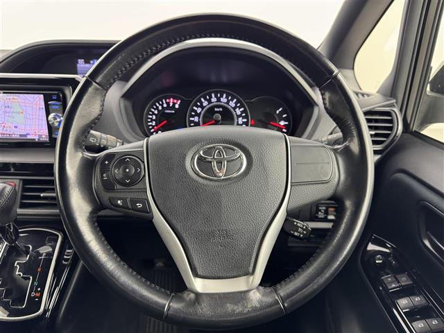 ヴォクシー ＺＳ　社外ナビ／フルセグＴＶ／ＢＴ　バックカメラ　片側パワースライドドア　ＥＴＣ　クルコン　衝突軽減　レーンキープ　横滑り防止　オートハイビーム　アイドリング　アクセル踏み間違い　純正１６インチＡＷ　ＬＥＤ（23枚目）