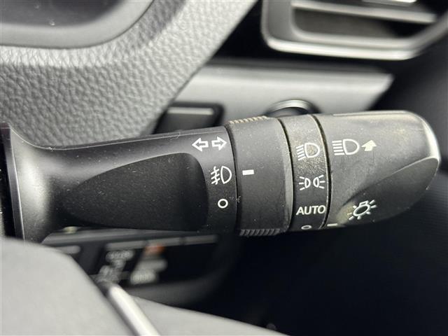 ヴォクシー ＺＳ　社外ナビ／フルセグＴＶ／ＢＴ　バックカメラ　片側パワースライドドア　ＥＴＣ　クルコン　衝突軽減　レーンキープ　横滑り防止　オートハイビーム　アイドリング　アクセル踏み間違い　純正１６インチＡＷ　ＬＥＤ（26枚目）