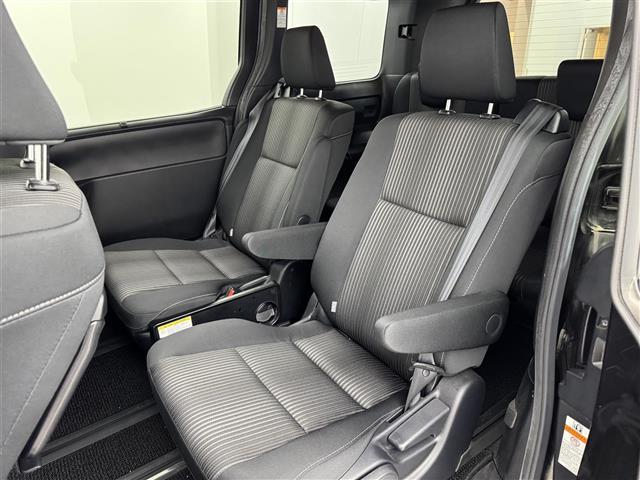 ヴォクシー ＺＳ　社外ナビ／フルセグＴＶ／ＢＴ　バックカメラ　片側パワースライドドア　ＥＴＣ　クルコン　衝突軽減　レーンキープ　横滑り防止　オートハイビーム　アイドリング　アクセル踏み間違い　純正１６インチＡＷ　ＬＥＤ（35枚目）