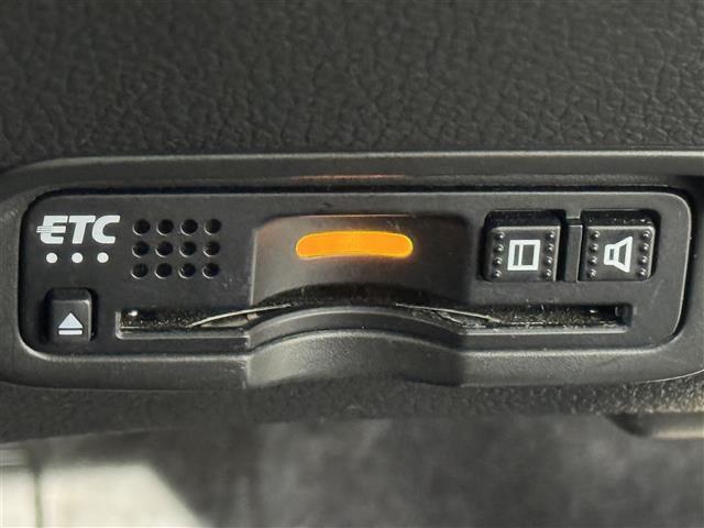 ヴェゼル ハイブリッドＲＳ・ホンダセンシング　純正ナビ　バックカメラ　衝突軽減　アダプティブクルーズコントロール　レーンキープ　横滑り防止　アクセル踏み間違い　ＥＴＣ　前後ドラレコ　シートヒーター　パドルシフト　純正１８インチＡＷ　ＬＥＤ（7枚目）
