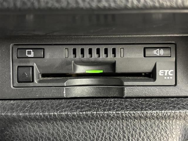 ヴォクシー ハイブリッドＺＳ　煌ＩＩ　純正ナビ／フルセグＴＶ　バックカメラ　ヘッドレストモニター　ビルトインＥＴＣ　前方ドライブレコーダー　衝突軽減ブレーキ　レーンキープ　両側電動スライドドア　先行車発進検知　純正１６インチＡＷ　ＬＥＤ（12枚目）