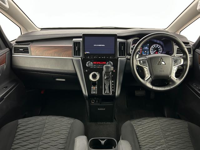 デリカＤ：５ Ｐ　純正１０型ナビ　全方位カメラ　前後ドラレコ　ＥＴＣ　ＡＣＣ　衝突軽減ブレーキ　レーンキープ　ＢＳＭ　パドルシフト　両側電動スライドドア　電動サイドステップ　ステアリングヒーター　シートヒーター　ＬＥＤ（2枚目）