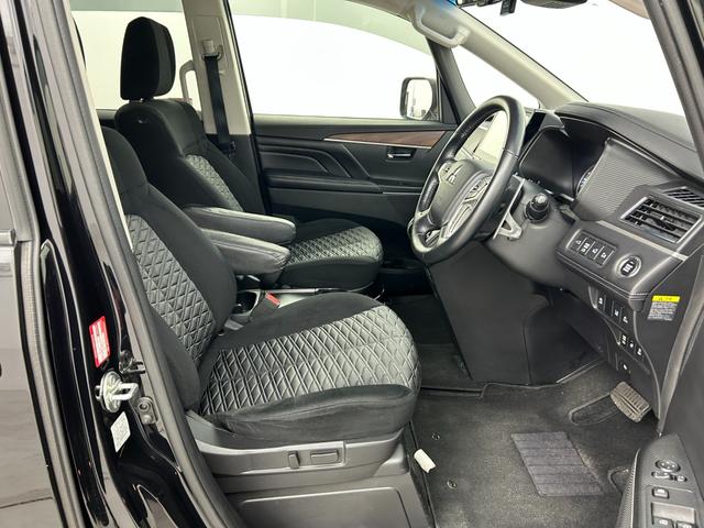 デリカＤ：５ Ｐ　純正１０型ナビ　全方位カメラ　前後ドラレコ　ＥＴＣ　ＡＣＣ　衝突軽減ブレーキ　レーンキープ　ＢＳＭ　パドルシフト　両側電動スライドドア　電動サイドステップ　ステアリングヒーター　シートヒーター　ＬＥＤ（14枚目）