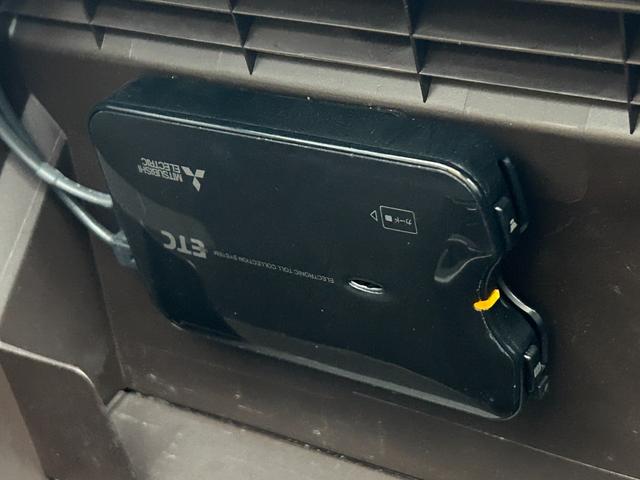 コペン ローブ　純正ナビ（ＢＴ，フルセグＴＶ）　ＥＴＣ　プッシュスタート　アイドリングストップ　横滑り防止装置　電動格納式ドアミラー　ＭＴモード付　シートヒーター　ステアリングリモコン　純正１５インチアルミホイール（13枚目）