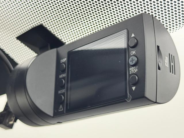 ノート ｅ－パワー　Ｘ　純正エアロ　純正ナビ（フルセグＴＶ、ＢＴ）　デジタルルームミラー　ＥＴＣ　ドライブレコーダー　全方位カメラ　衝突被害軽減システム　レーンキープ　横滑り防止装置　コーナーセンサー　純正１５インチＡＷ（12枚目）